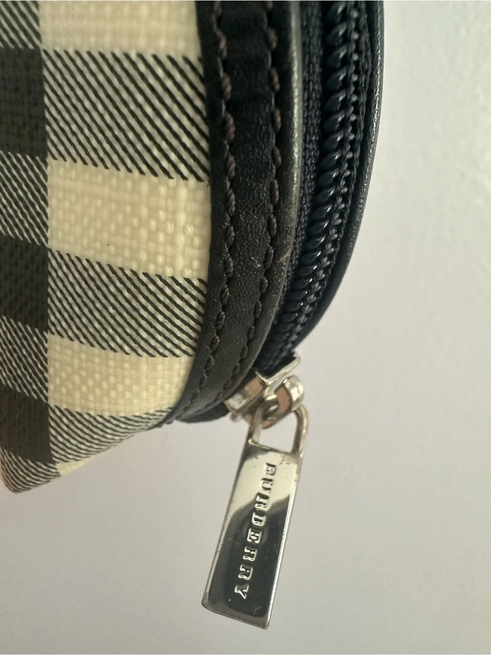 Burberry Classic Plaid Cosmetic Pouch in Cream and Black